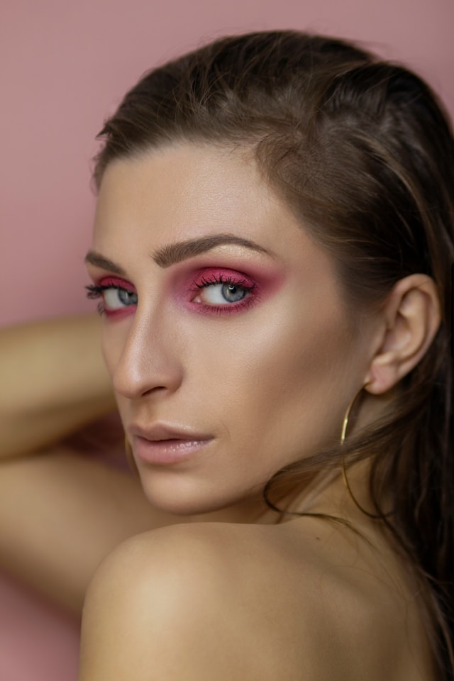 pink eyes makeup look