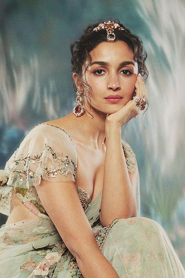 Minimal Maang Tikkas