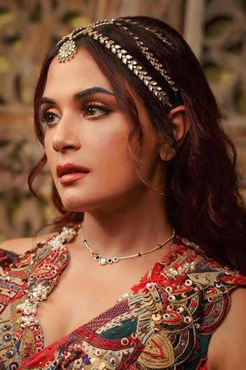 Sleek Single stringed Maang Tikka