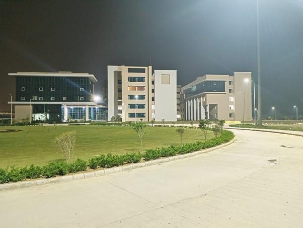 Which top ranked engineering colleges in Lucknow,
