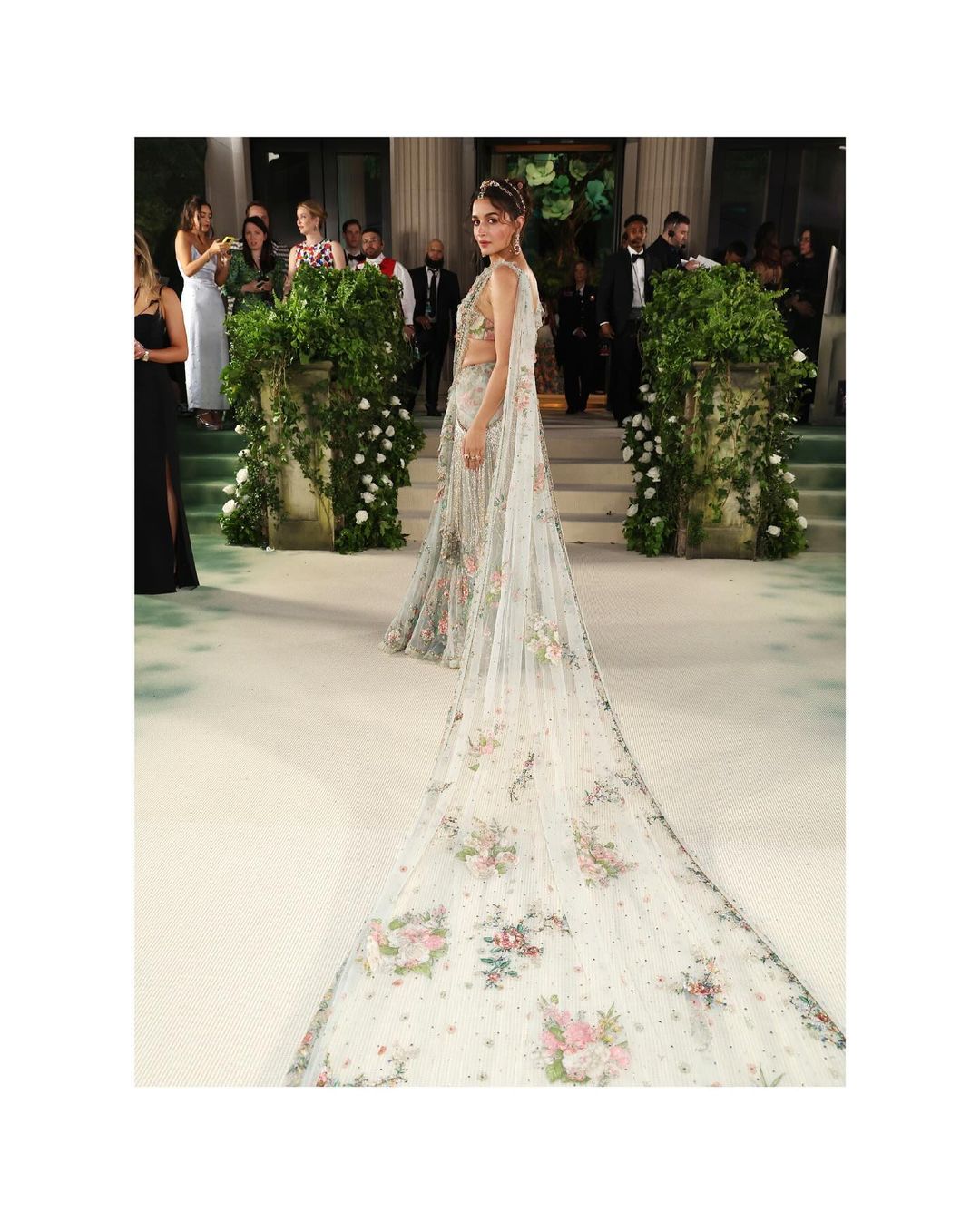 alia bhatt complete met gala look