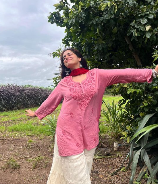 ayesha khan pink short kurti design