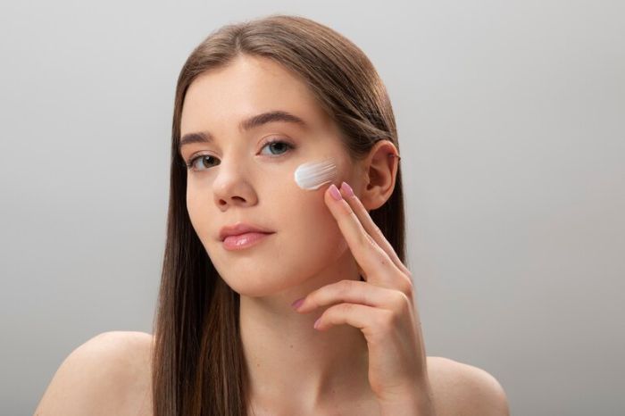 cream face pack inside