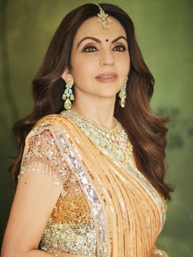 cropped nita ambani jwellery