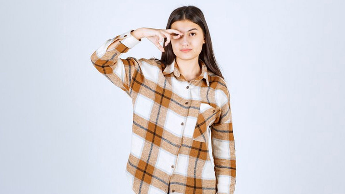 eye twitches while going outside home