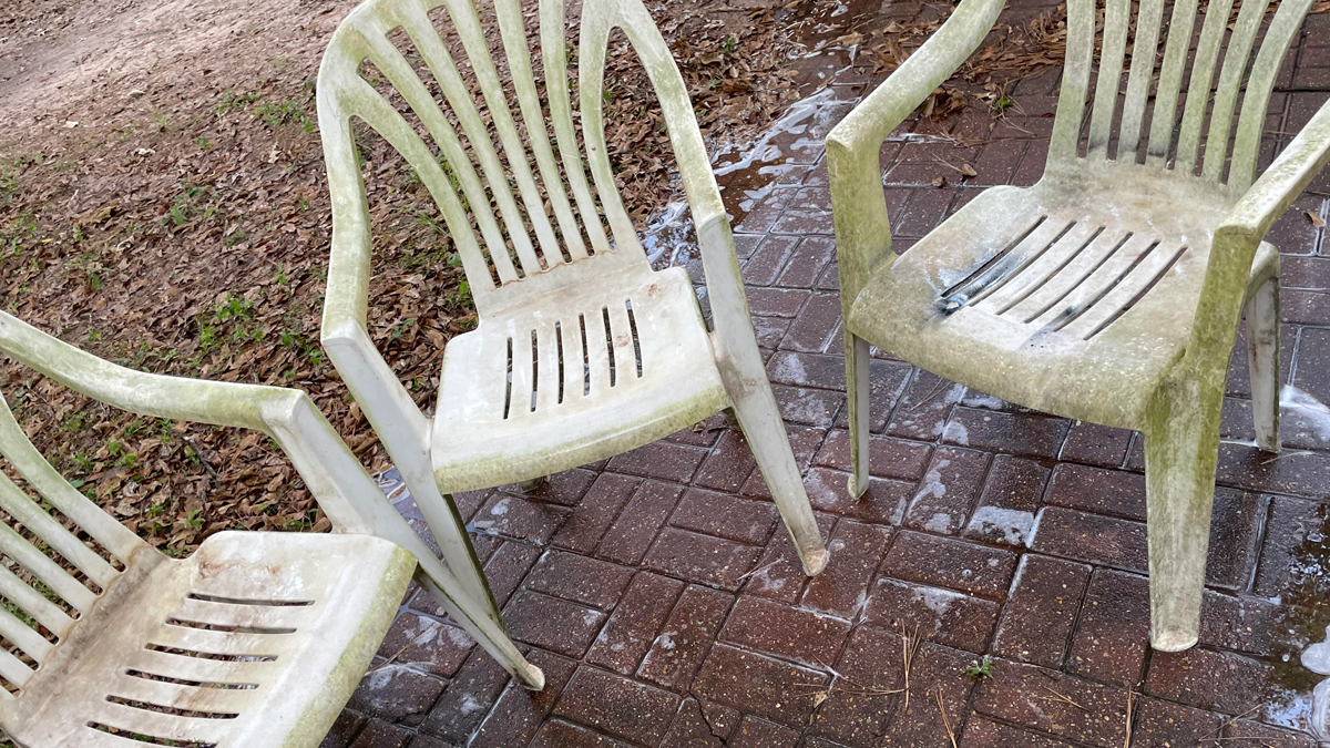 how to clean plastic chair handles