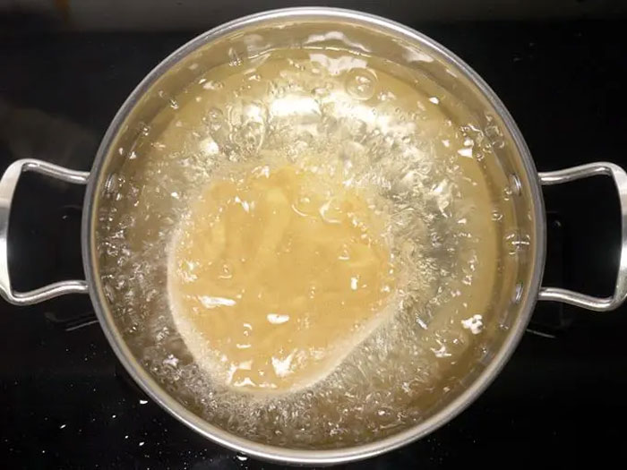 puri making in water