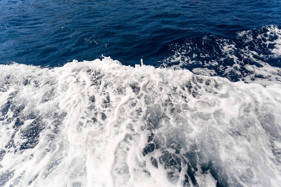 why do waves form in the ocean