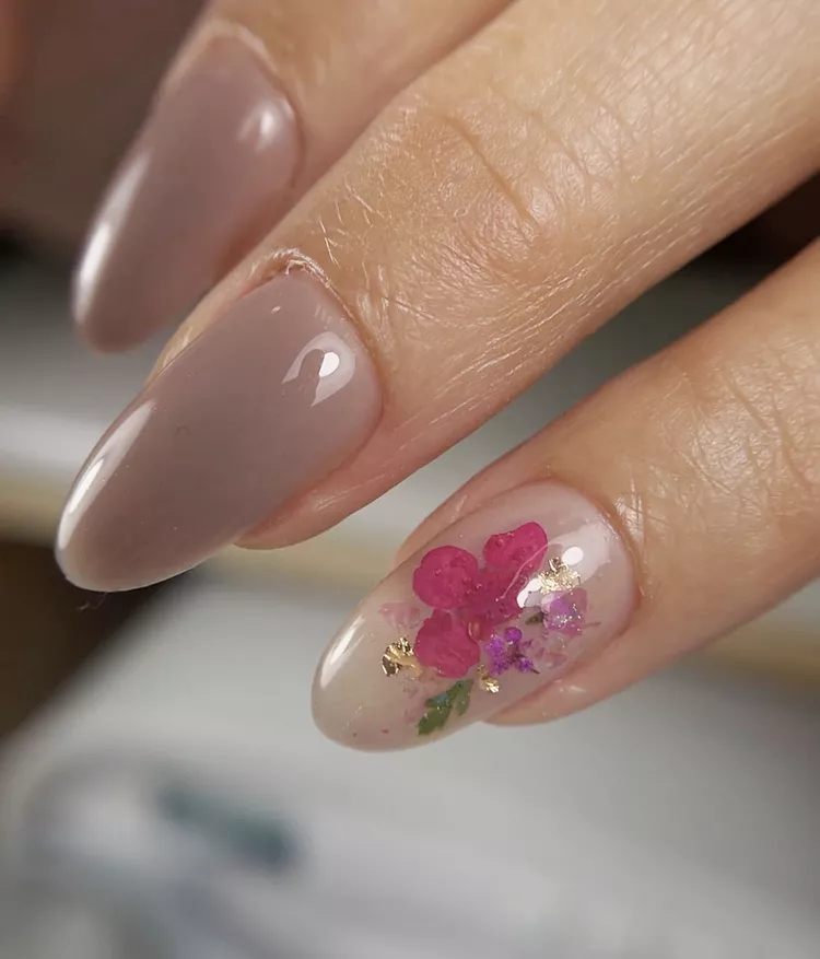 Floral Nail Art