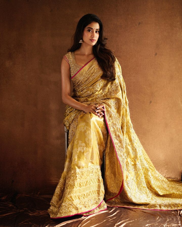 golden saree ()