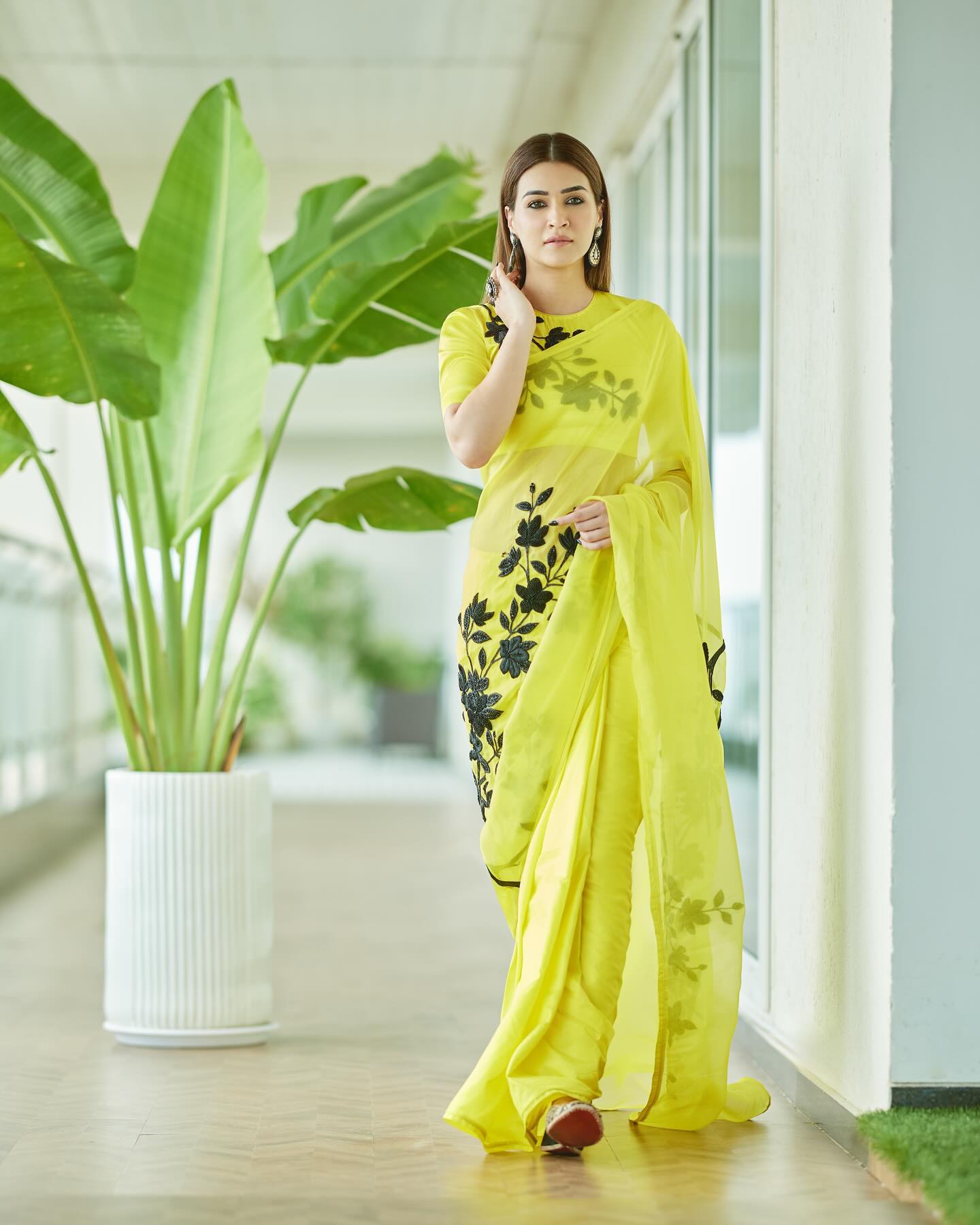 modern saree looks