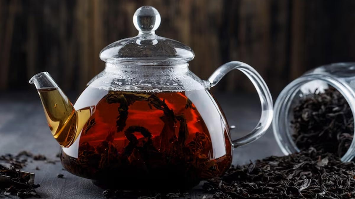 tea water benefits in cleaning