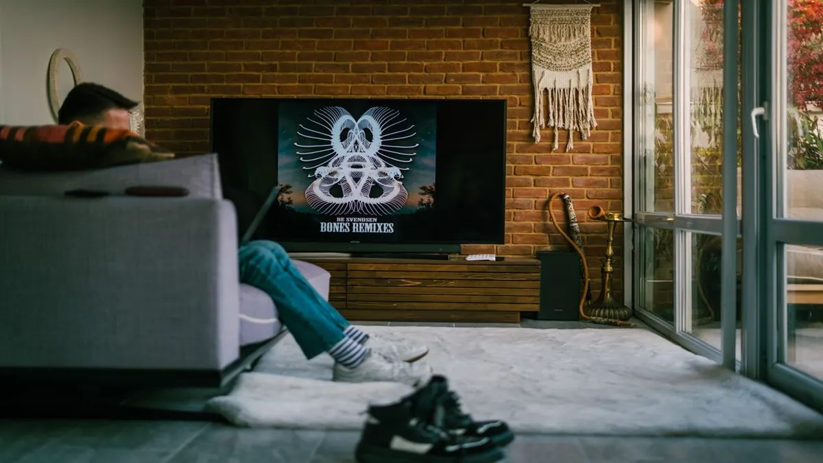 Why Budget TVs Look Amazing In The Bright Showroom But Look Terrible When You Get Them Home Into Your Bedroom