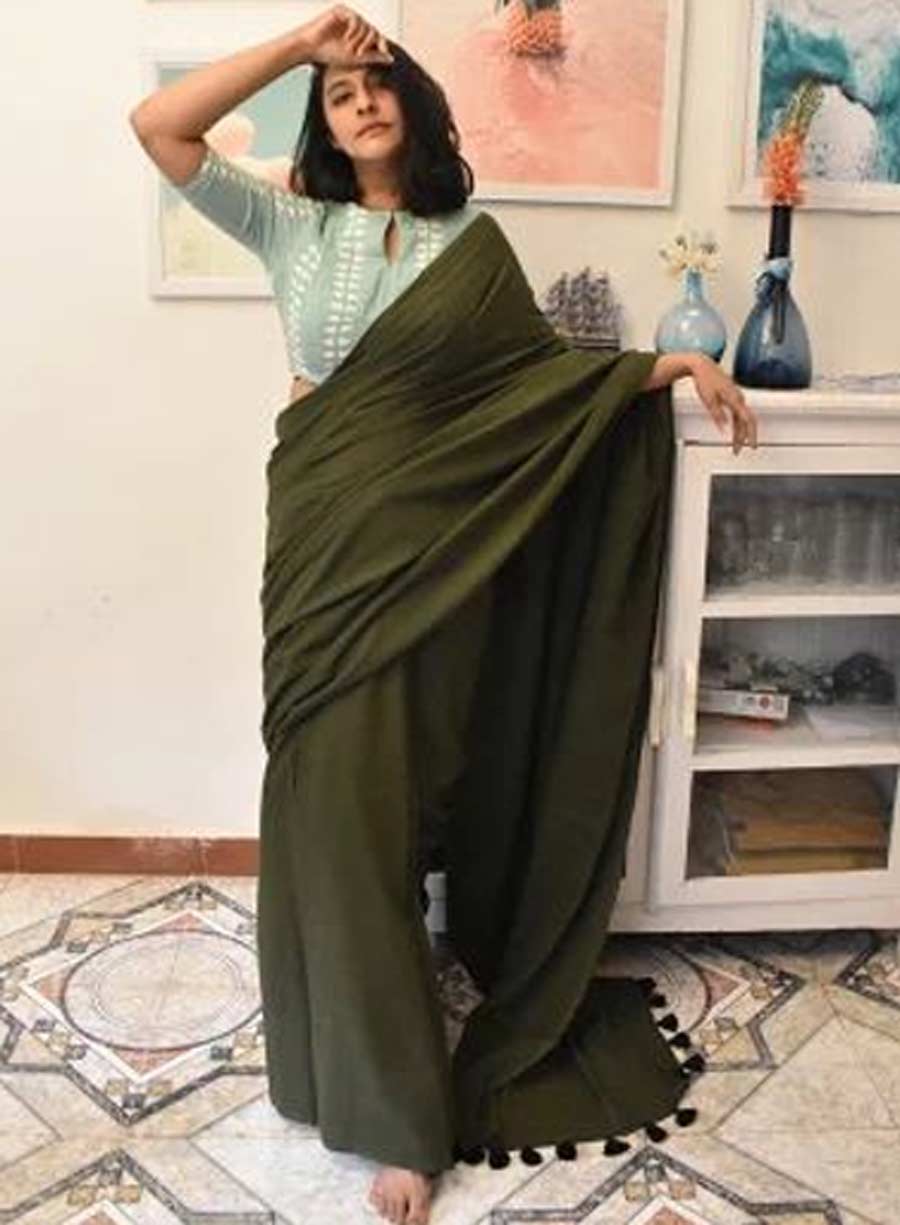 Round Neck Plain Cotton Saree Blouse Design