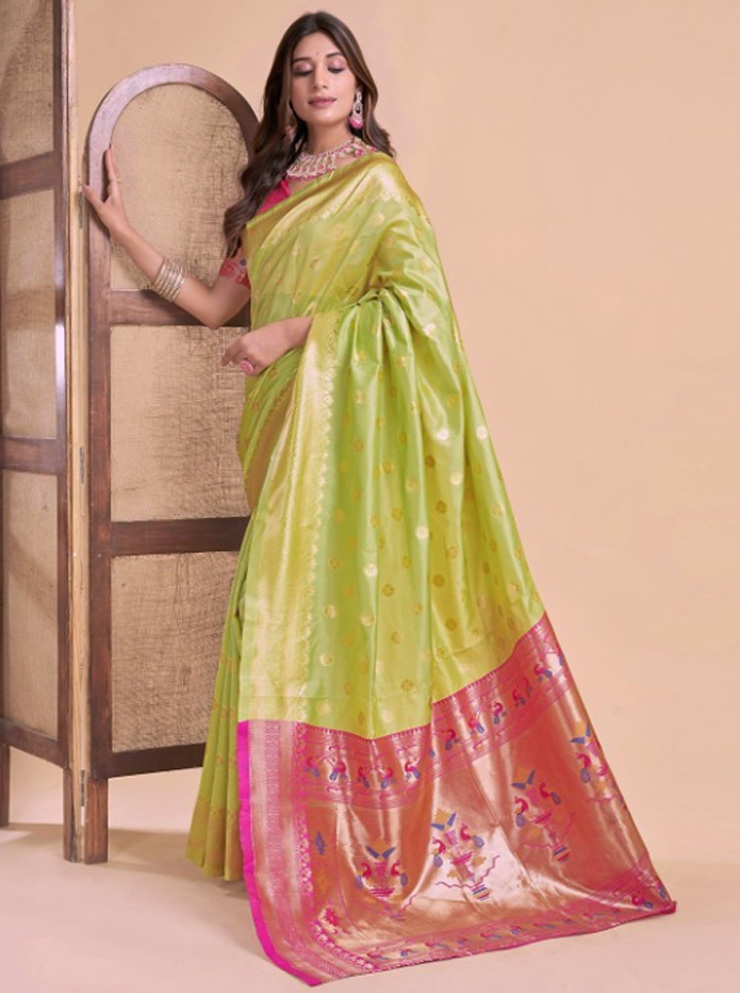 Dual-Toned Banarasi Silk Saree Design