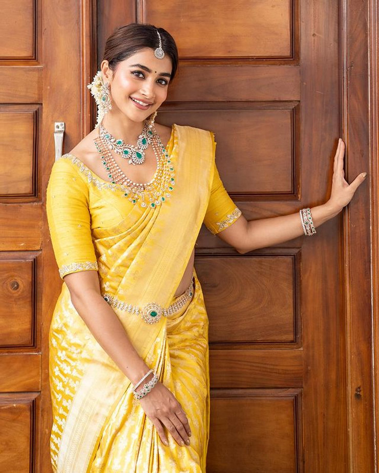 Simple Yellow Saree Look