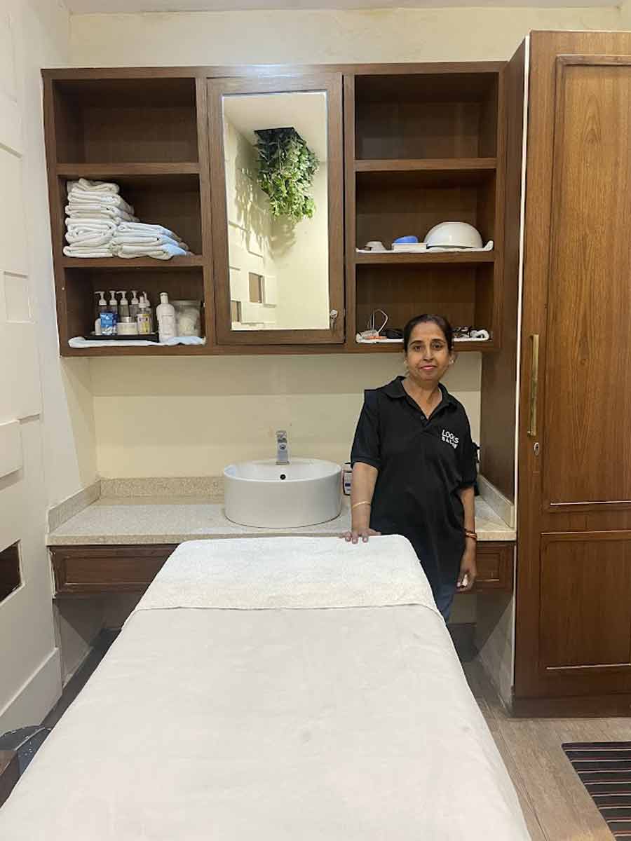 luxury facial at looks salon