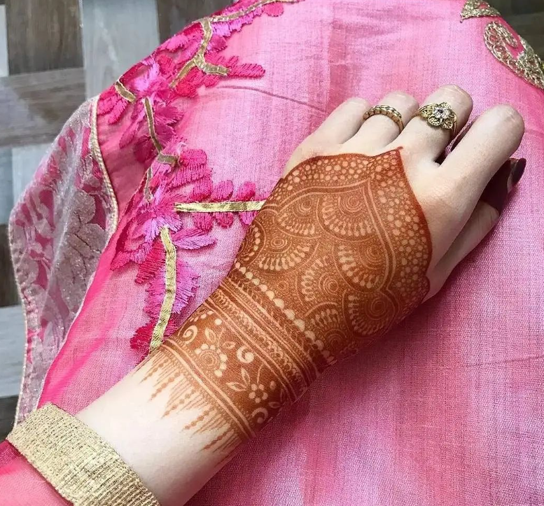 Intricate Arabic Mehndi Design