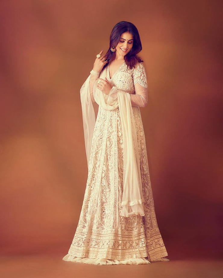 Genelia In Long Embroidered Kurta Look