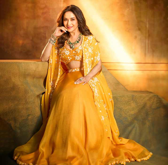 Contrasting Jewellery Look