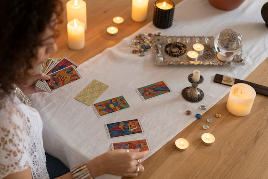 Weekly Love Tarot Predictions From November 25 To December 1, 2024 by expert