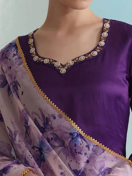 Embroidered Sweetheart Neck Design