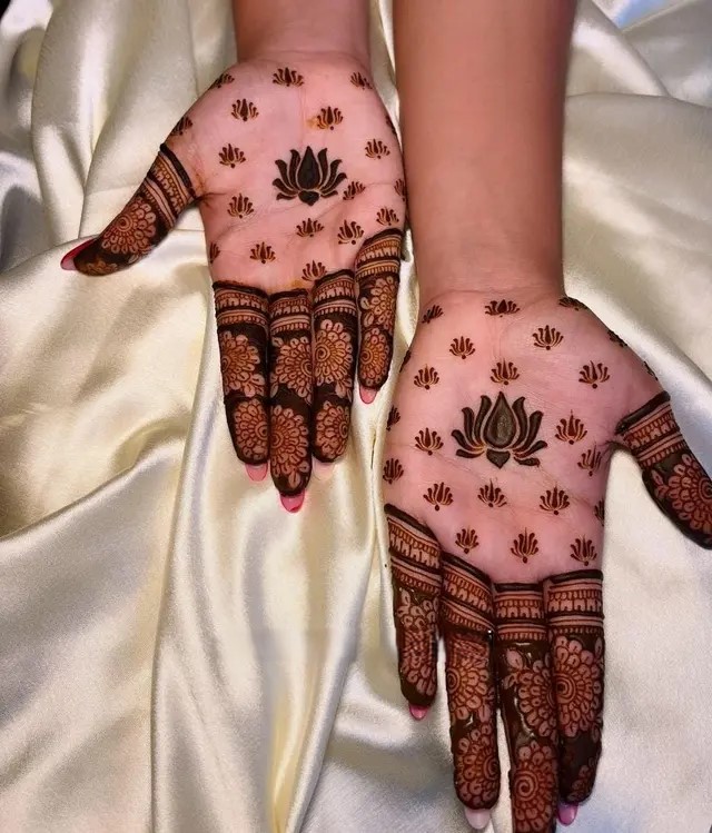 Lotus Fronthand Minimal Bridal Mehndi Design
