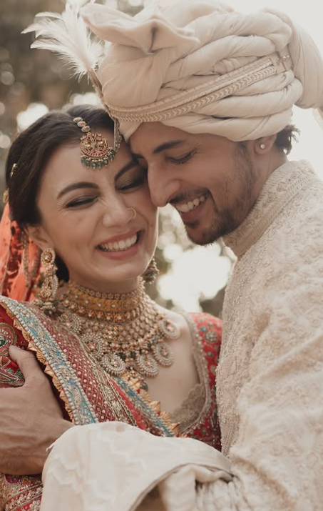 darshan raval's feather turban