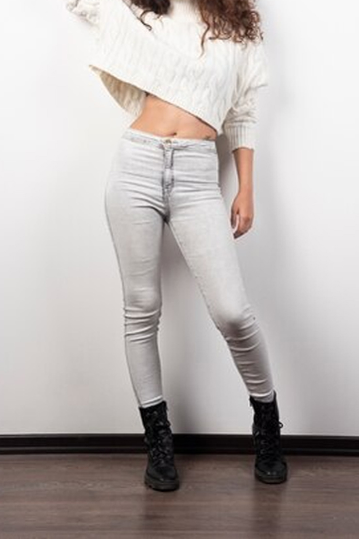 Low-Waisted Skinny Jeans With Sweater