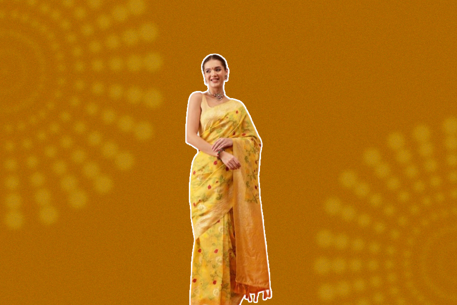 Floral Threadwork Yellow Cotton Saree With Tassel Border