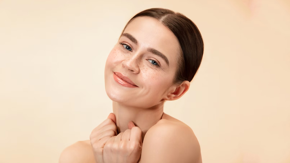 How To Apply Vitamin E Capsules Under Your Eyes