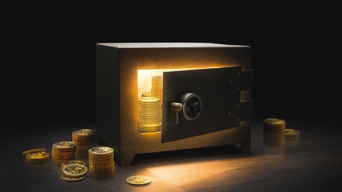 Places Where You Should Not Keep Money