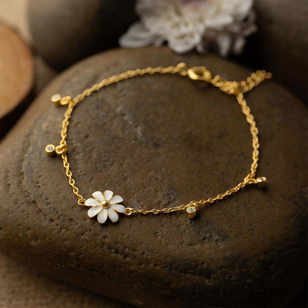 NEK_White Daisy Silver Bracelet