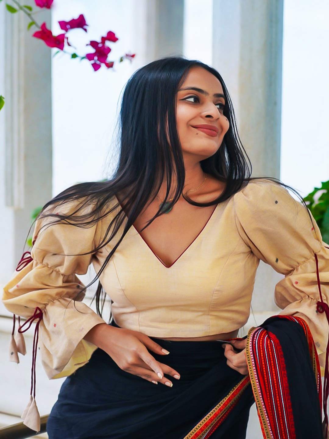 Handwoven Jamdani Cream Cotton V Neck Blouse