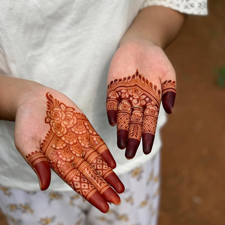 Half-Hand Arabic Mehndi Design