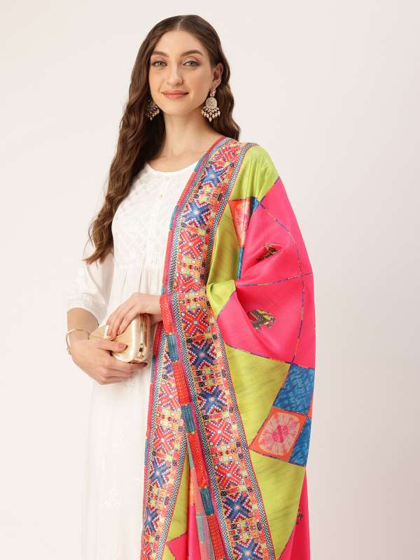 dupatta of holi