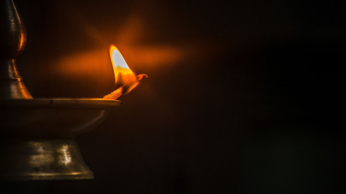 Which Lamp Should You Light On Thursday Evening