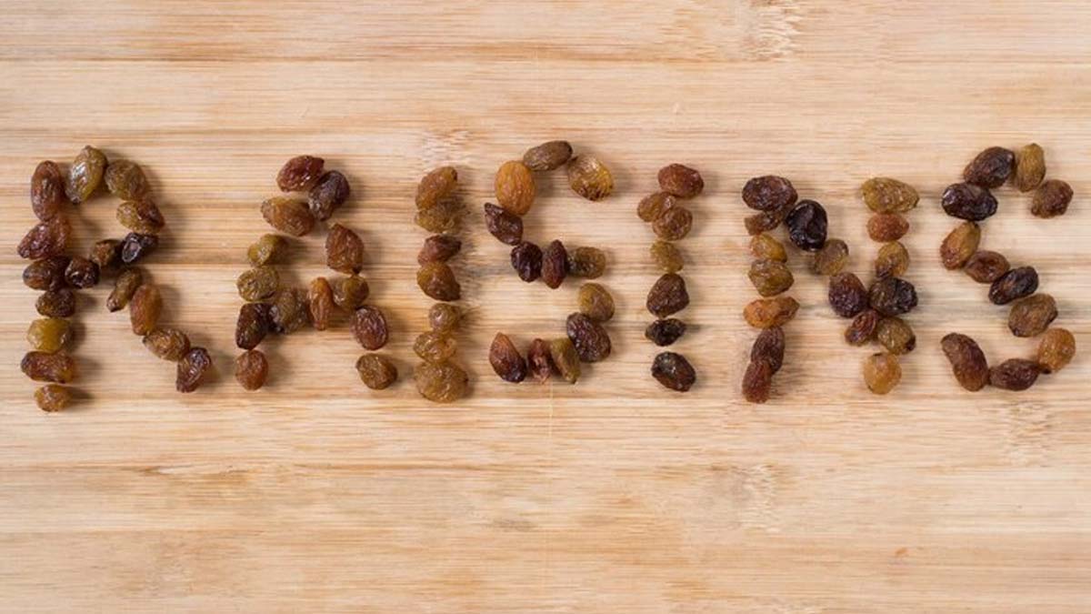 Health Benefits of Eating Soaked Raisins