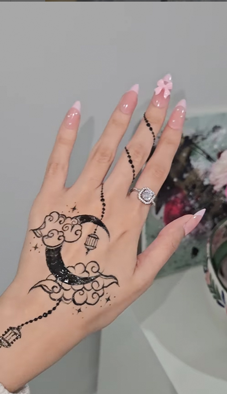 Cloud And Chand Mehndi Design