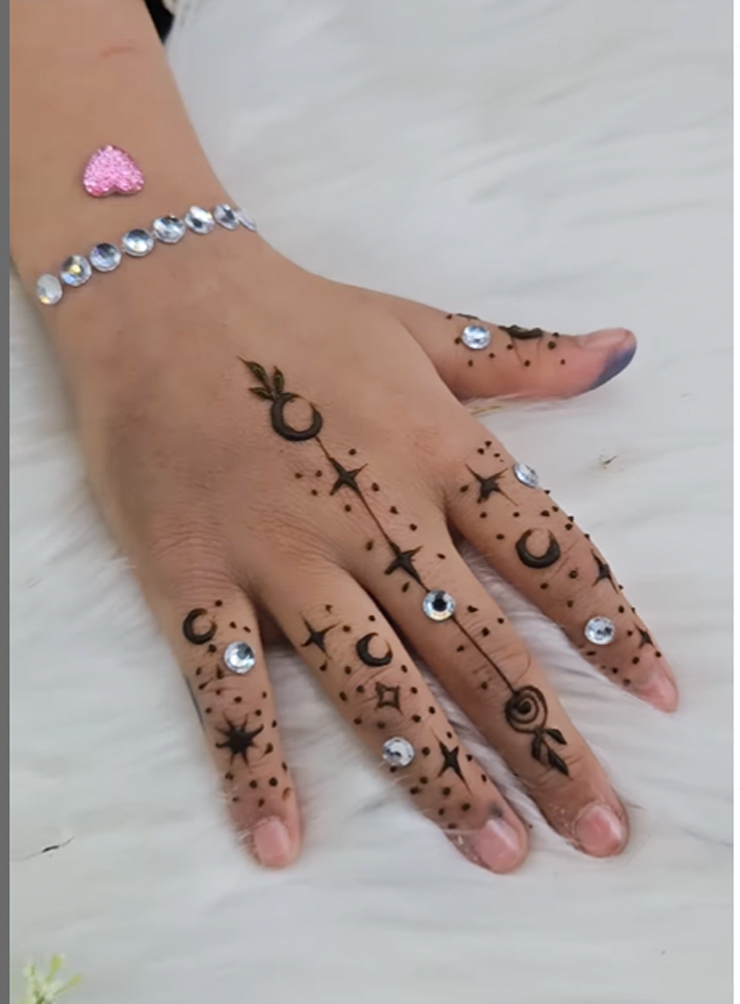 Sequin Chand Mehndi Design