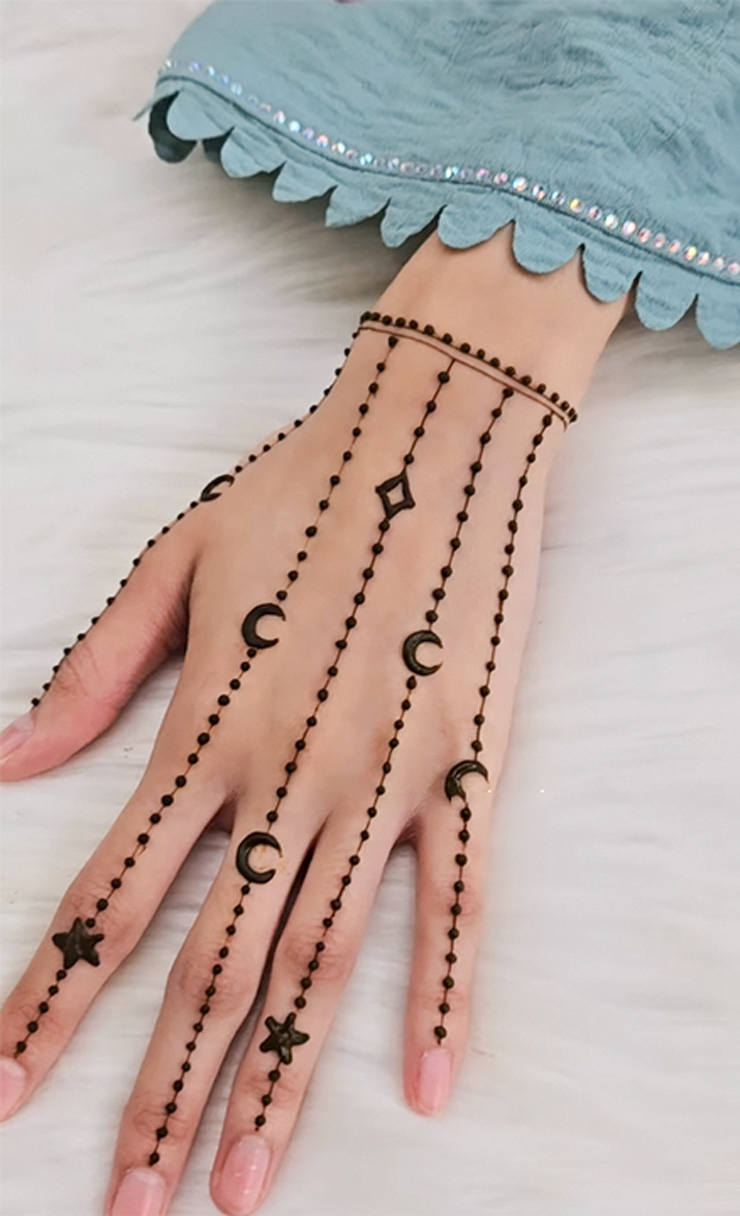 Star And Moon Backhand Chand Mehndi Design