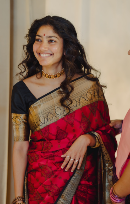 sai pallavi black blouse with golden border