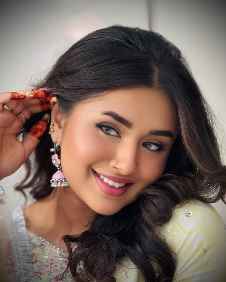 Who Is Minahil Malik