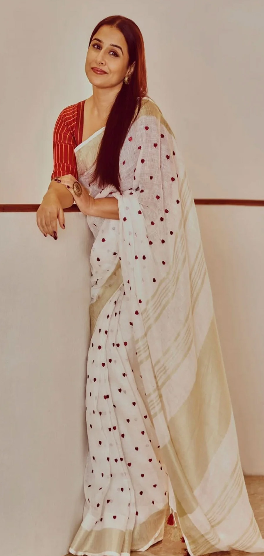 Embroidered White Pure Linen Saree