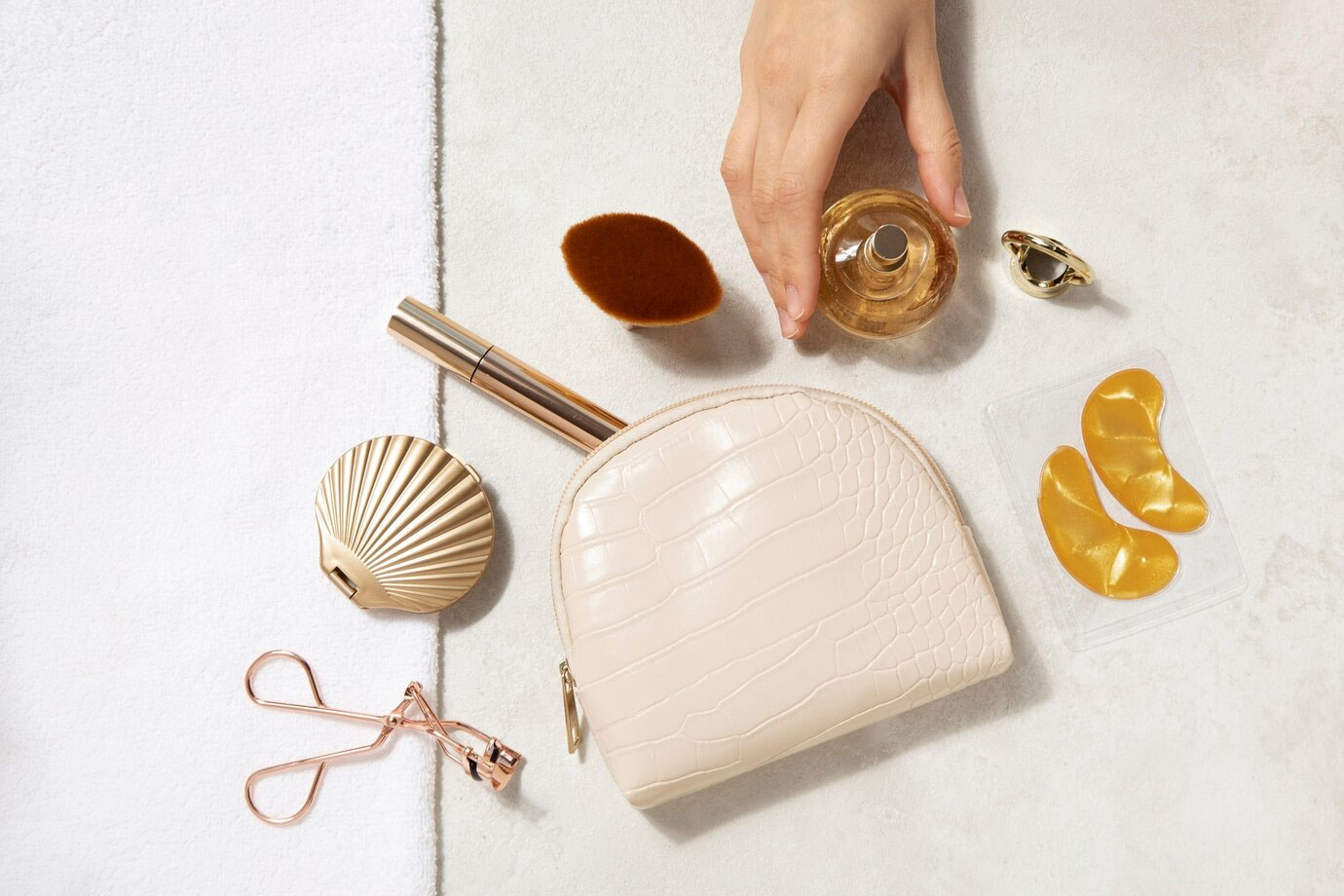 luxurious essentials in bag must have