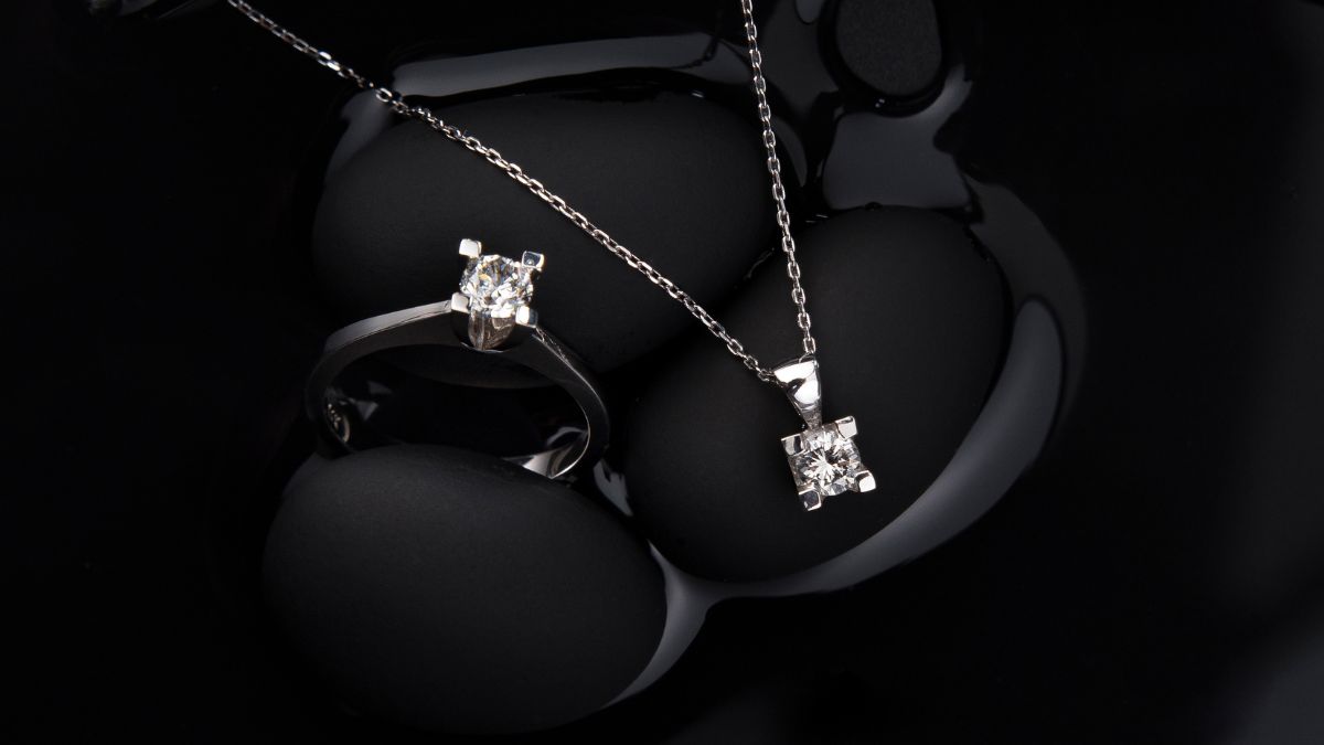 Lab-Grown Diamonds cleaning