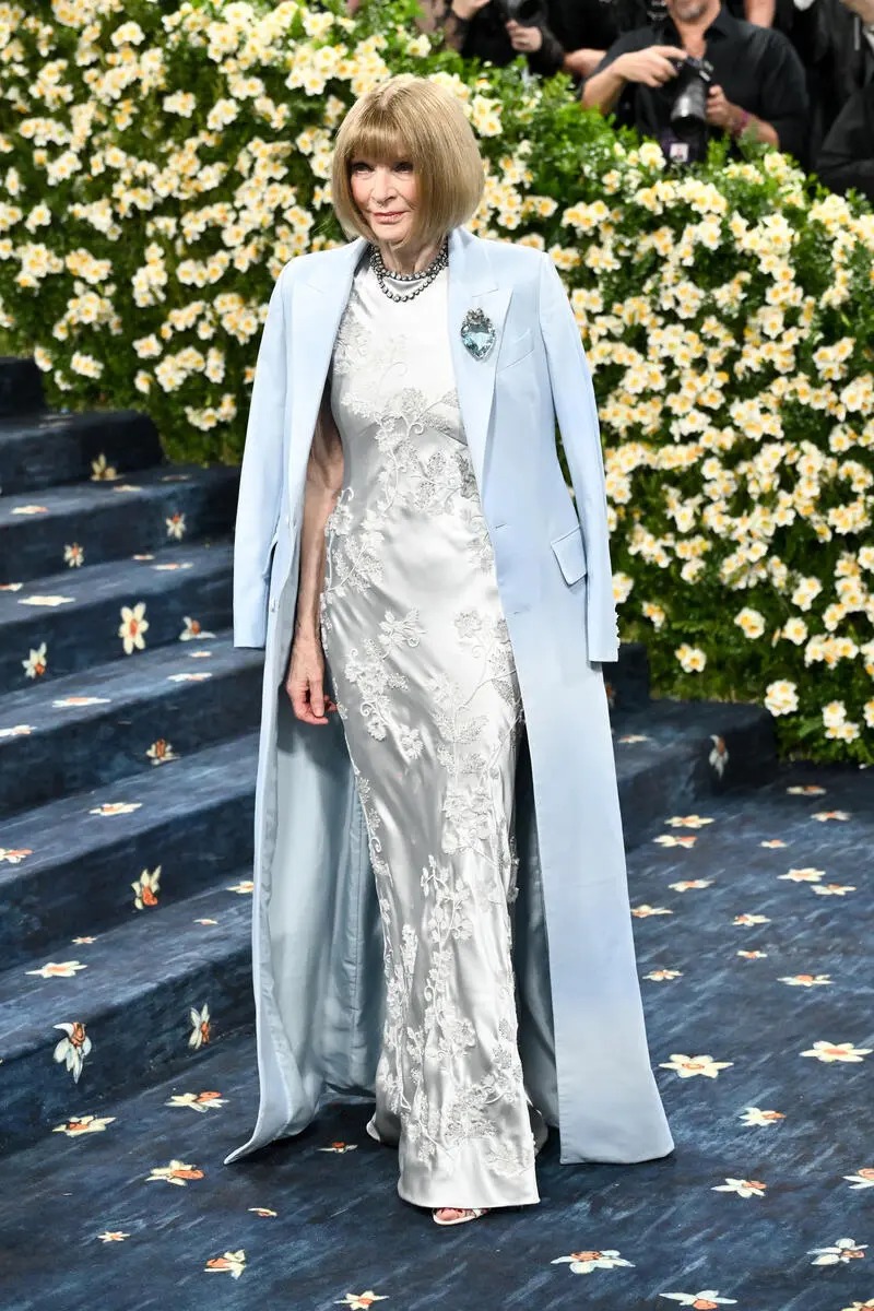 Anna Wintour In Baby-Blue Ensemble
