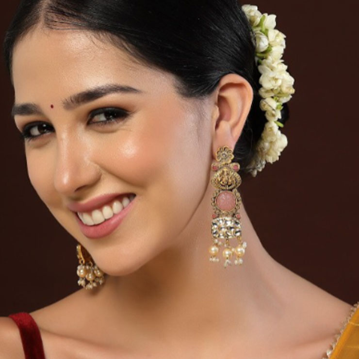 Pink Stone Gold Kundan Earrings With Pearls