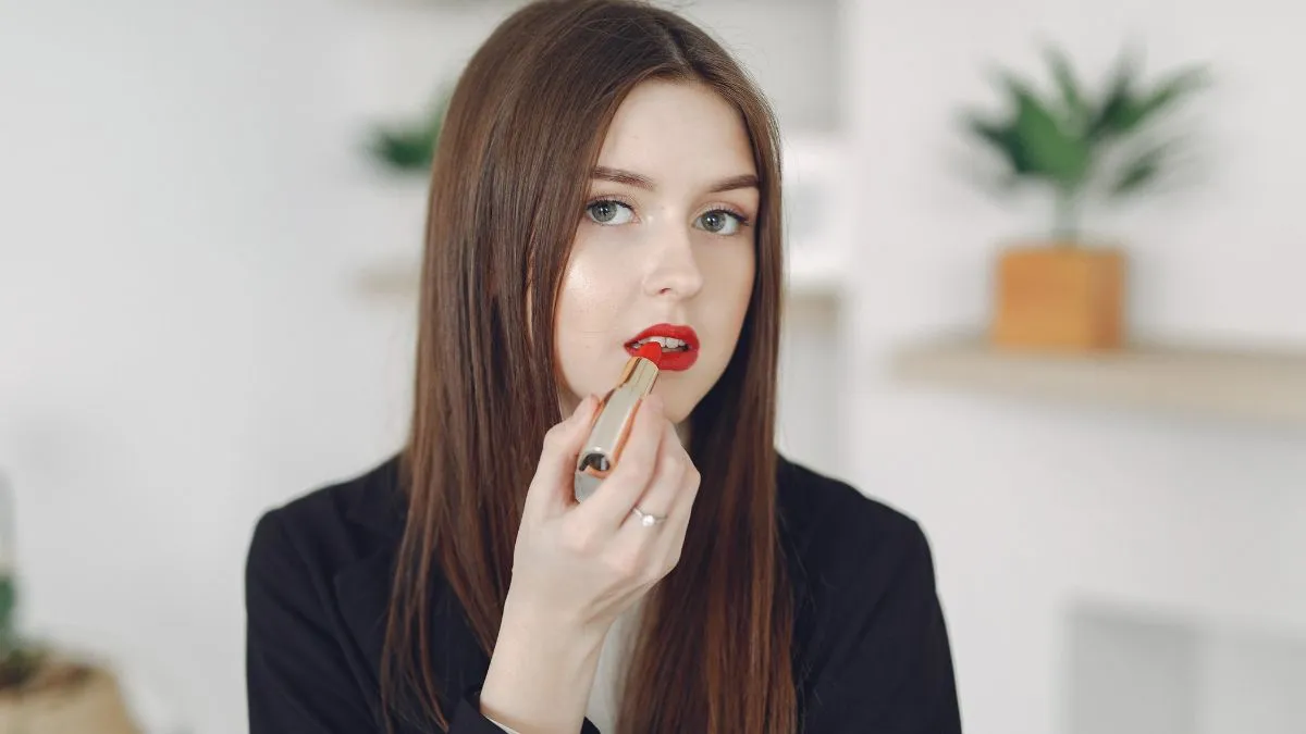 Top 7 Red Lipsticks In India For Every Skin Tone