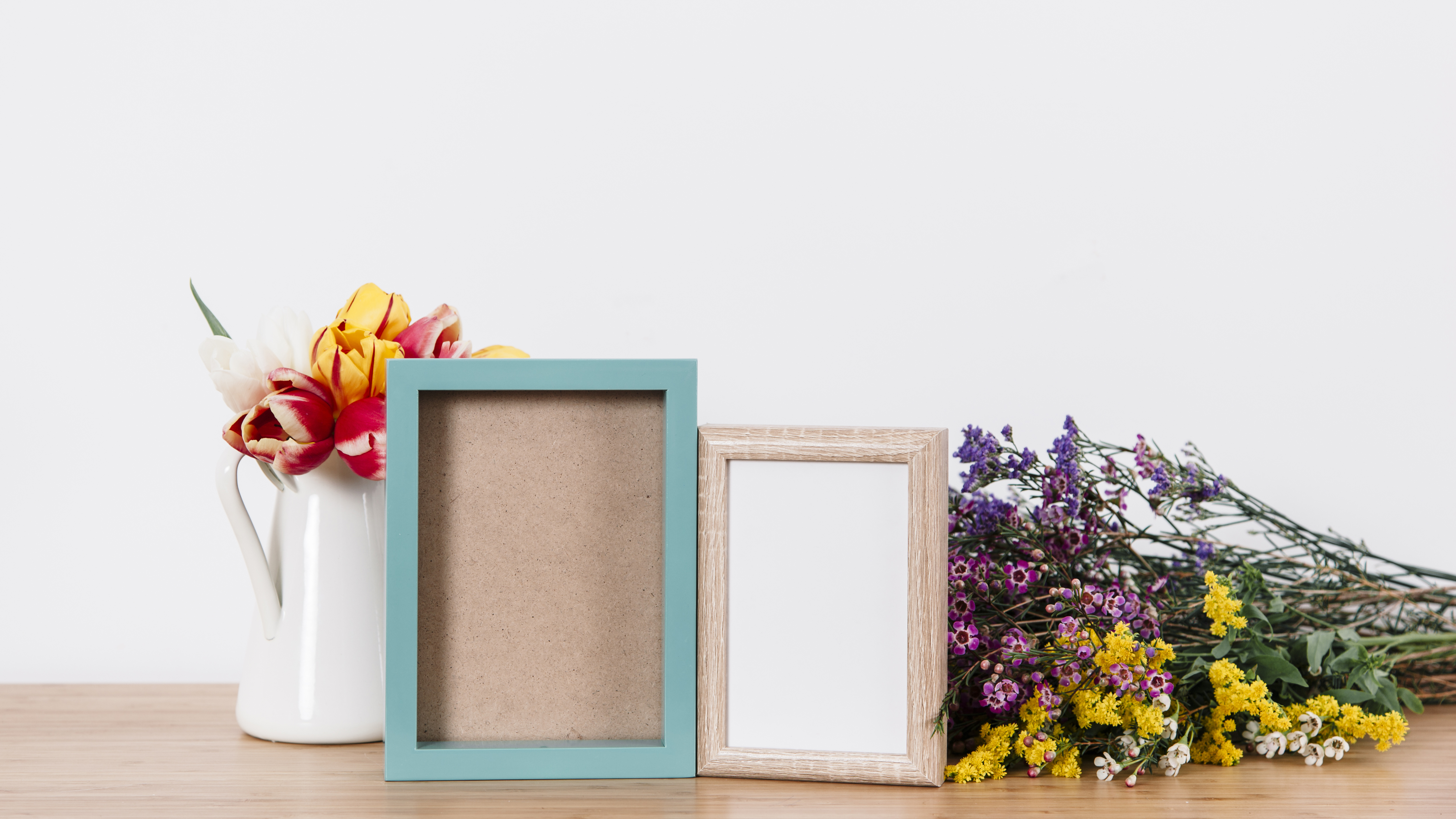 colorful-flowers-photo-frames-table